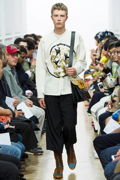 Look 32